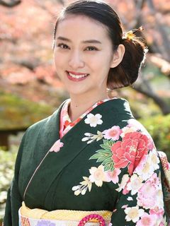 Emi Takei (武井 咲)